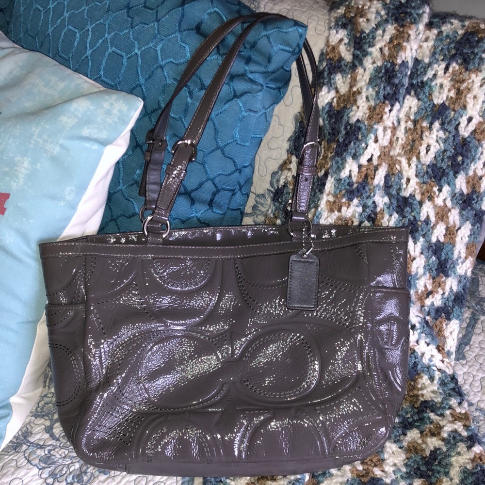 PreOwned Coach F18326 Gallery Stitched Embossed Dark Gray Patent Leather Tote